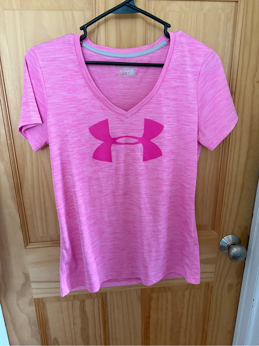 Like New, Women’s Under Armour Size Small T-Shirt